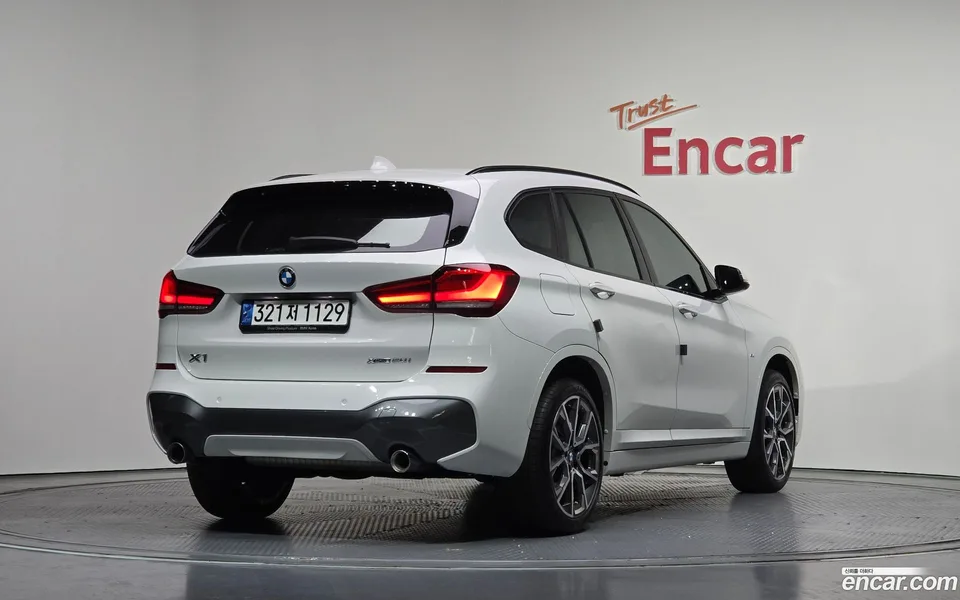 BMW X1 xDrive 20i M 2022 — миниатюра 2