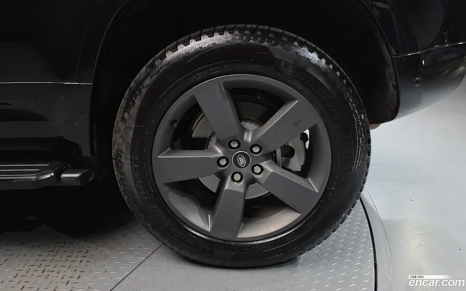 Land Rover Defender 110 D300 X- HSE 2025 — миниатюра 5
