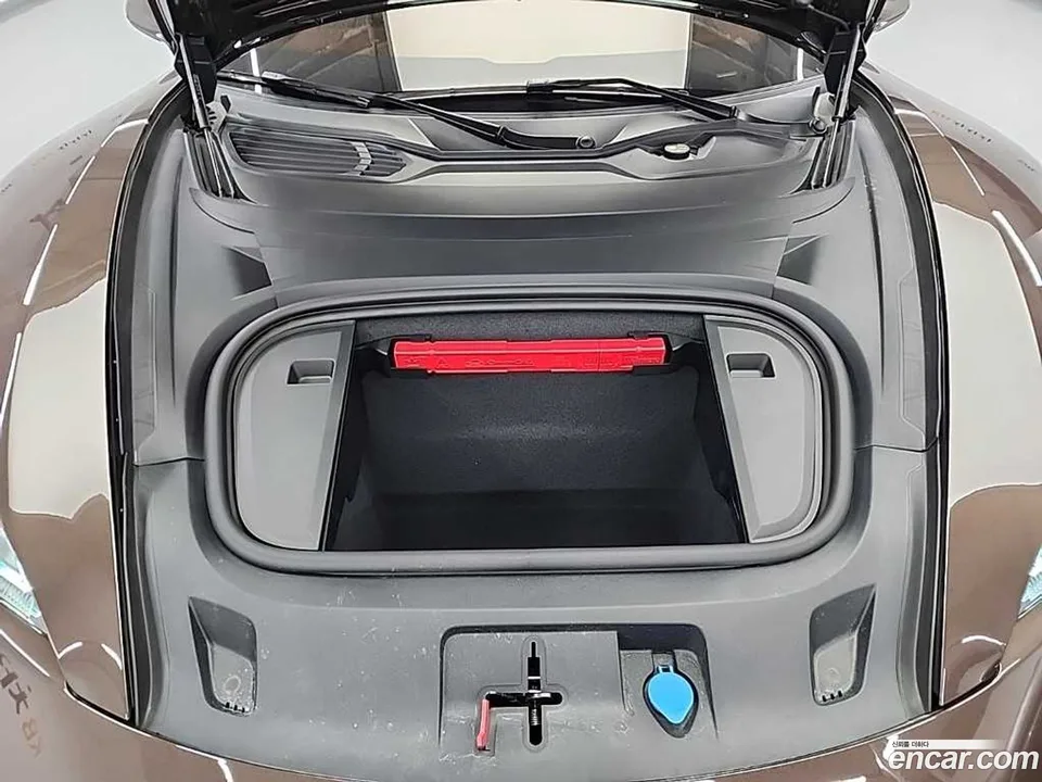 Porsche Taycan 2025 — миниатюра 5