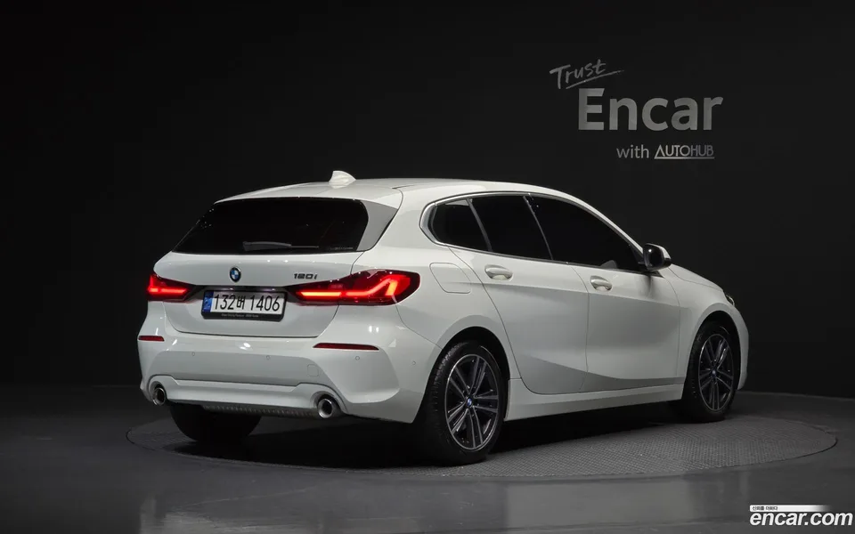 BMW 1 Series 120i 2022 — миниатюра 2