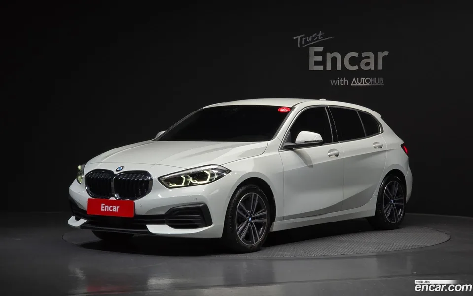 BMW 1 Series 120i 2022 — фото 1, купить с доставкой в Москву