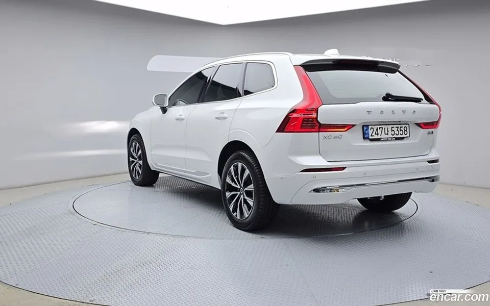 Volvo XC60 B5 2023 — миниатюра 4