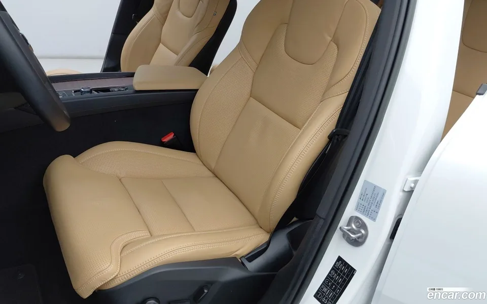 Volvo XC60 B5 2023 — миниатюра 5