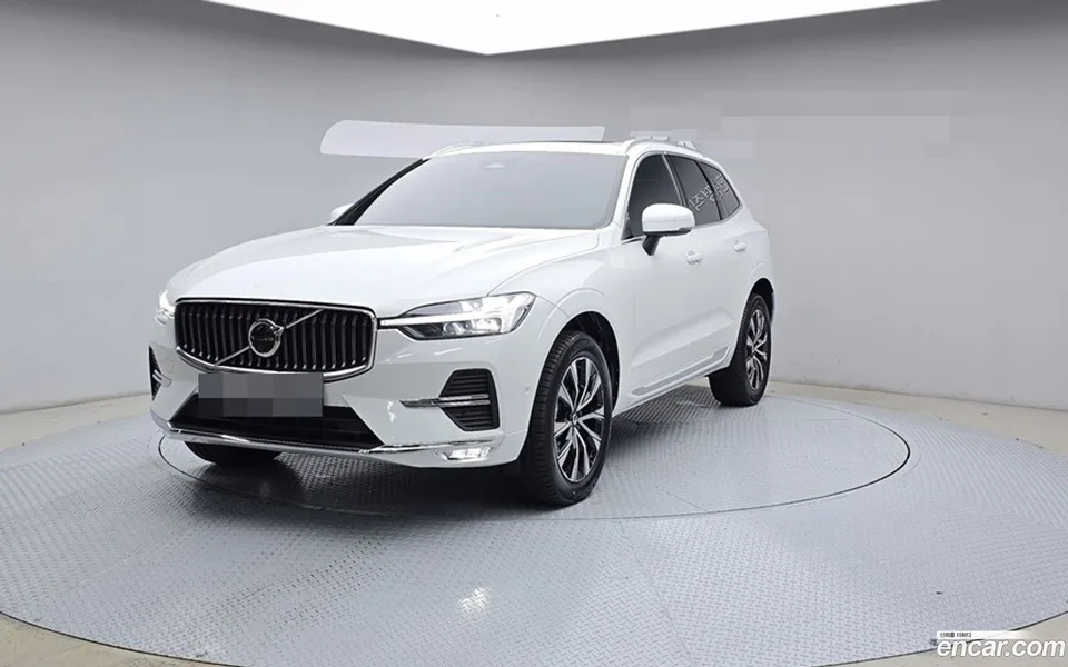 Volvo XC60 B5 2023 — фото 1, купить с доставкой в Москву