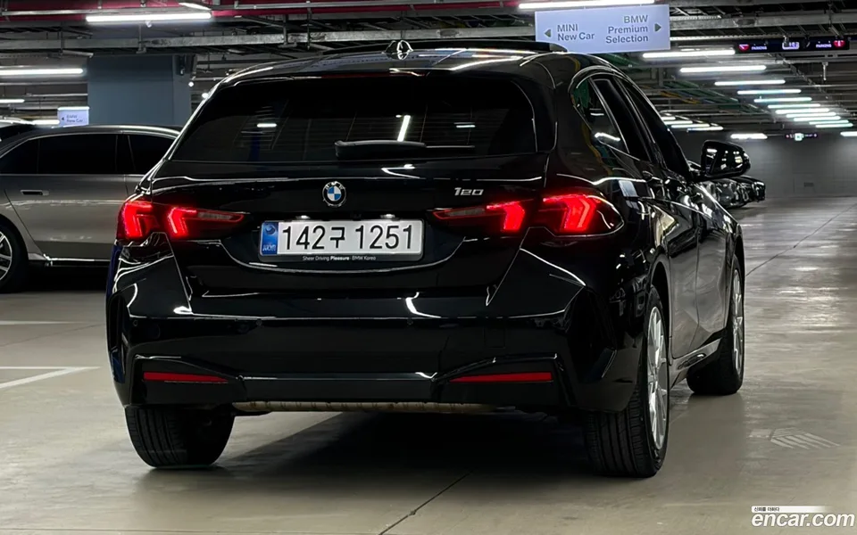 BMW 1 Series 120 2025 — миниатюра 2