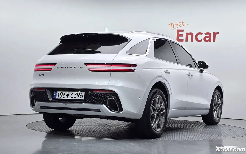 Genesis GV70 2.5T 2WD 2024 — миниатюра 2