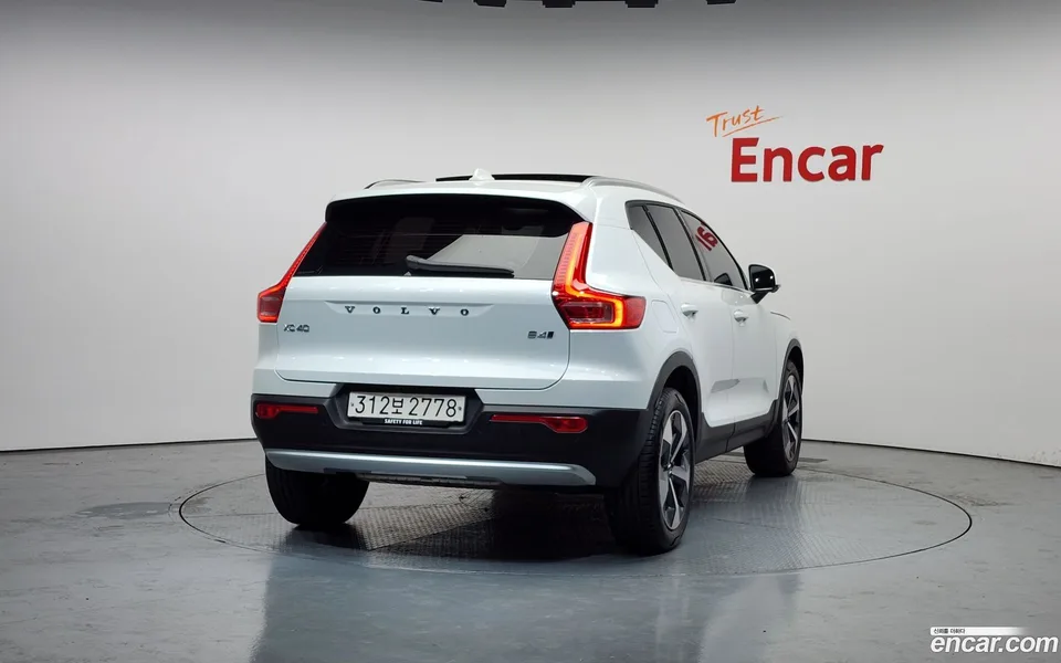 Volvo XC40 B4 2023 — миниатюра 4