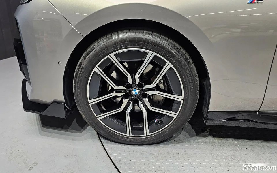 BMW 7 Series 740d xDrive M 2025 — миниатюра 5