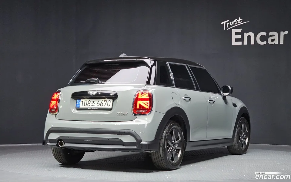 MINI Cooper 5 2022 — миниатюра 2