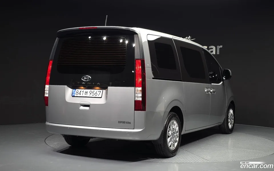 Hyundai Staria 3 2022 — миниатюра 2