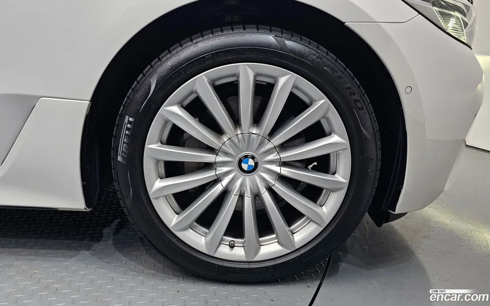 BMW 6 Series GT 630i xDrive 2023 — миниатюра 5