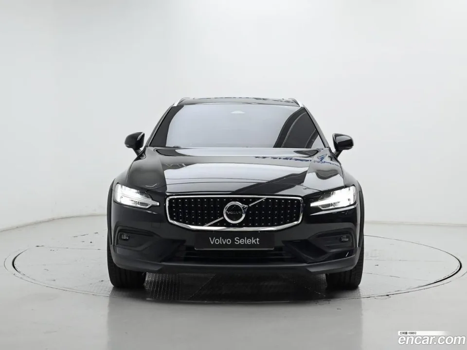 Volvo V60 Cross Country B5 AWD 2024 — миниатюра 3