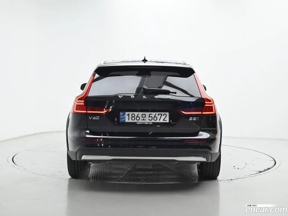 Volvo V60 Cross Country B5 AWD 2024 — миниатюра 4