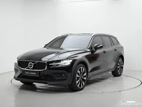 Volvo V60 Cross Country 2024 купить в Москве
