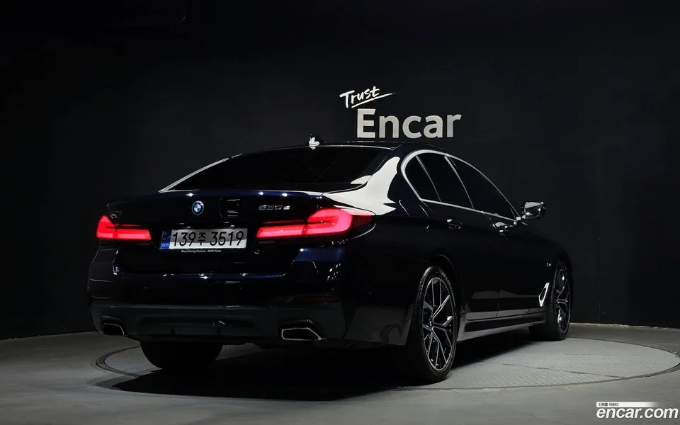 BMW 5 Series 530e M 2022 — миниатюра 2