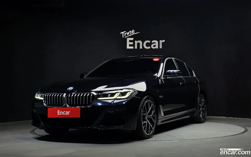 BMW 5 Series 530e M 2022 — фото 1, купить с доставкой в Москву