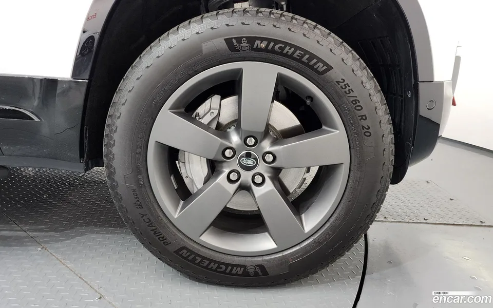 Land Rover Defender 110 D300 X- HSE 2025 — миниатюра 5