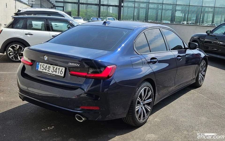 BMW 3 Series 320i 2025 — миниатюра 2