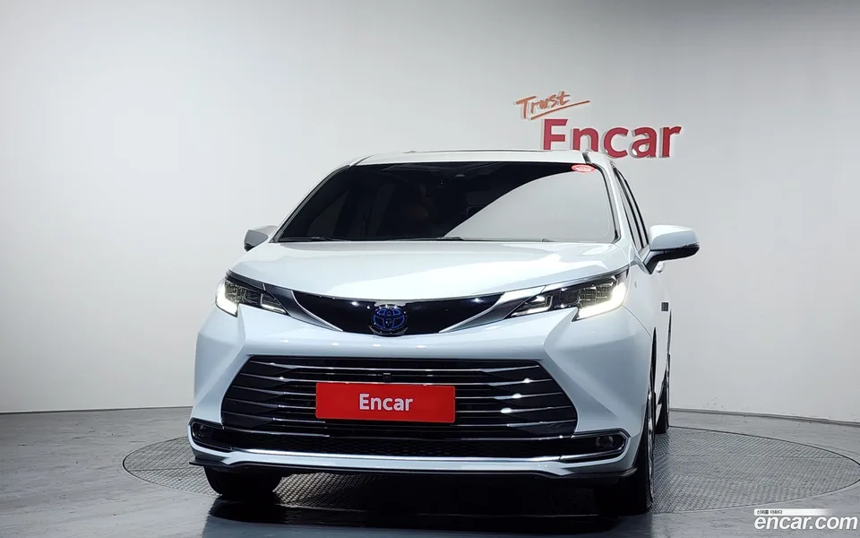 Toyota Sienna 2.5 2WD 2023 — миниатюра 2