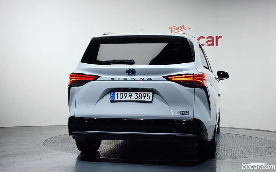 Toyota Sienna 2.5 2WD 2023 — миниатюра 4