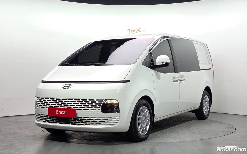 Hyundai Staria 5 2022 — фото 1, купить с доставкой в Москву