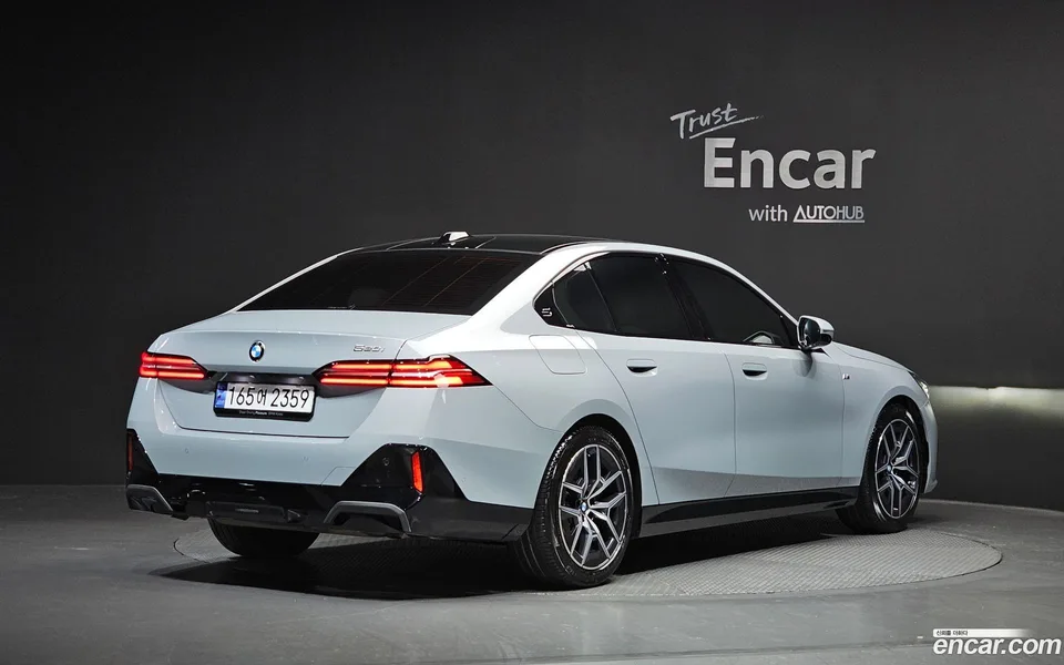 BMW 5 Series 520i M 2024 — миниатюра 2