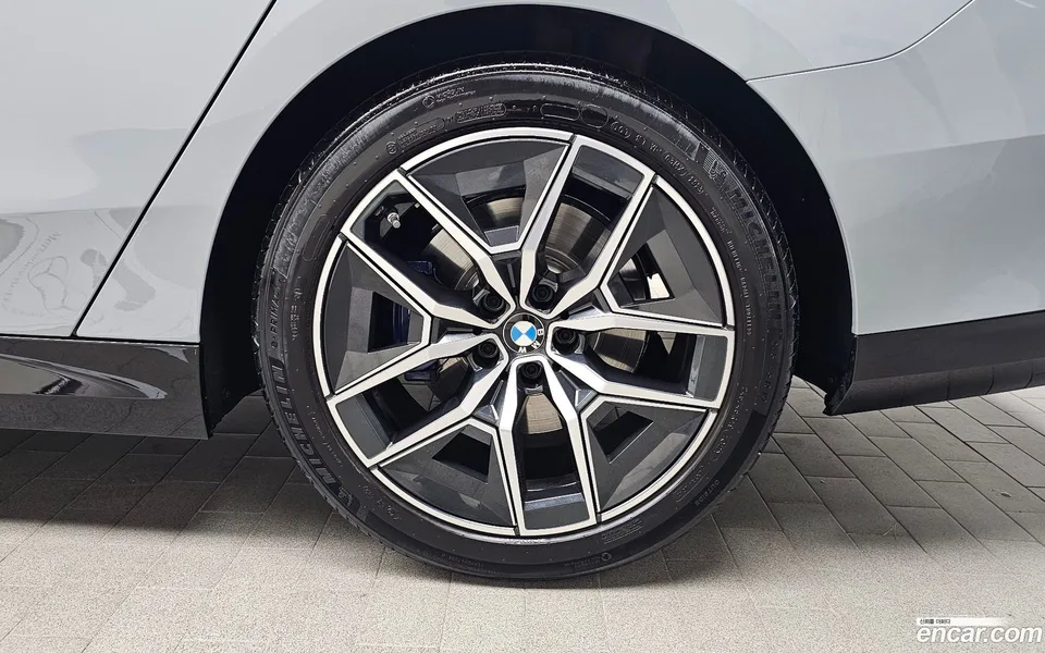 BMW 5 Series 520i M 2024 — миниатюра 5