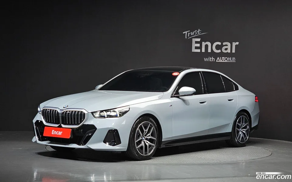 BMW 5 Series 520i M 2024 — фото 1, купить с доставкой в Москву