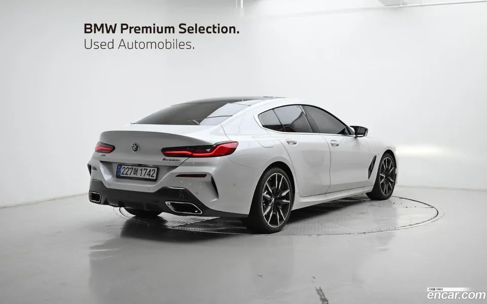 BMW 8 Series M850i xDrive 2023 — миниатюра 2