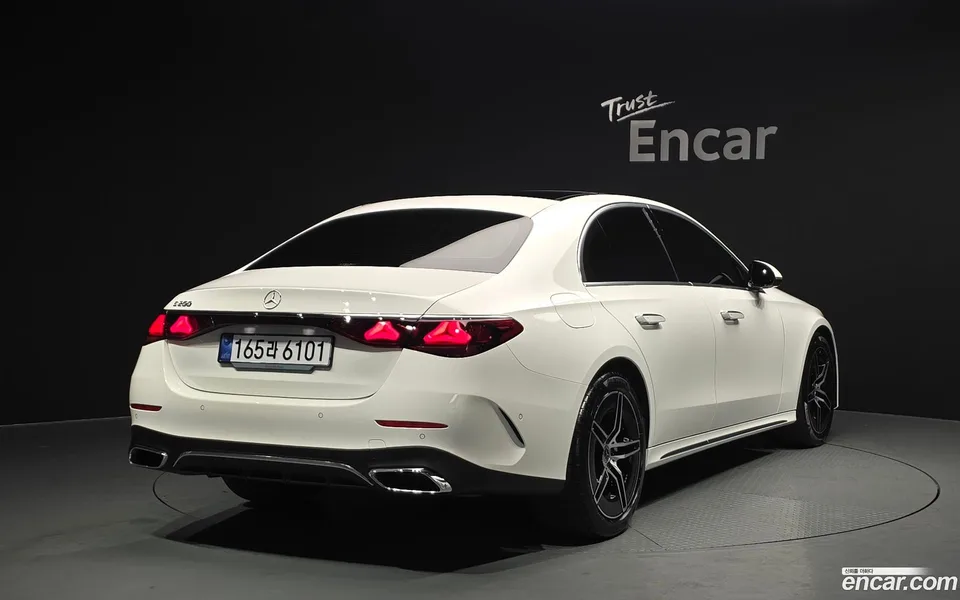 Mercedes-Benz E-Class E200 AMG Line 2025 — миниатюра 2