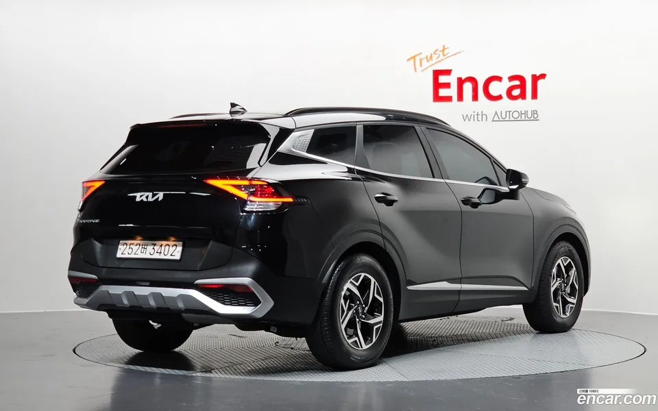 Kia Sportage 2.0 2WD 2023 — миниатюра 2