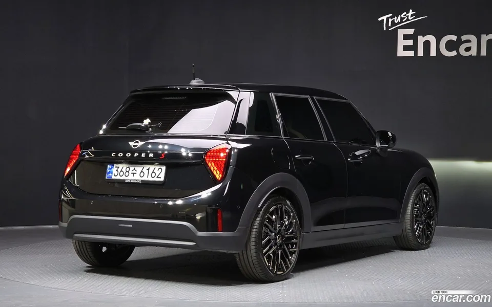 MINI Cooper S 5 2024 — миниатюра 2