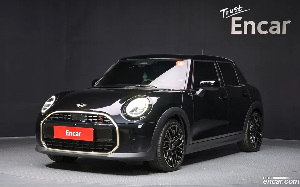 MINI Cooper S 5 2024 — фото 1, купить с доставкой в Москву