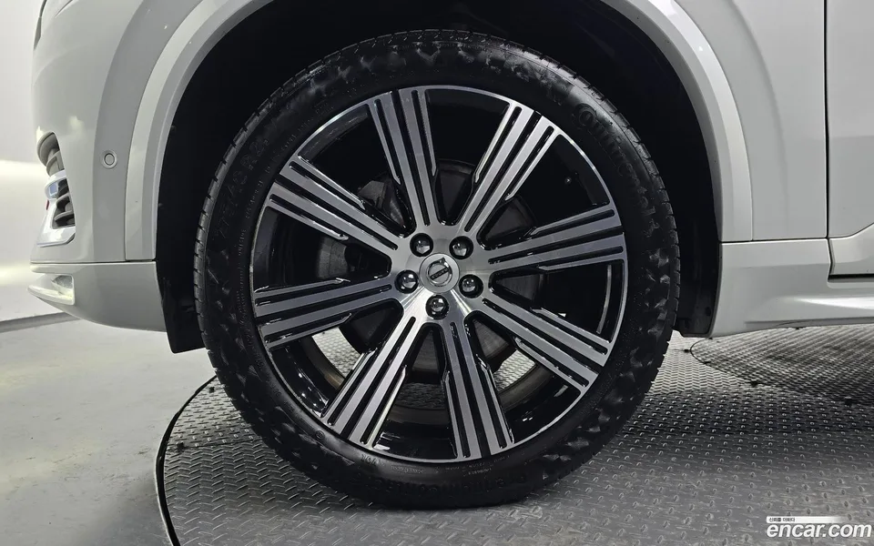 Volvo XC90 B6 2023 — миниатюра 5