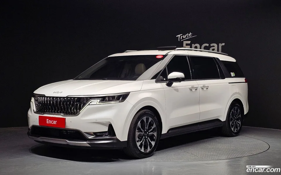 Kia Carnival 7 2023 — фото 1, купить с доставкой в Москву