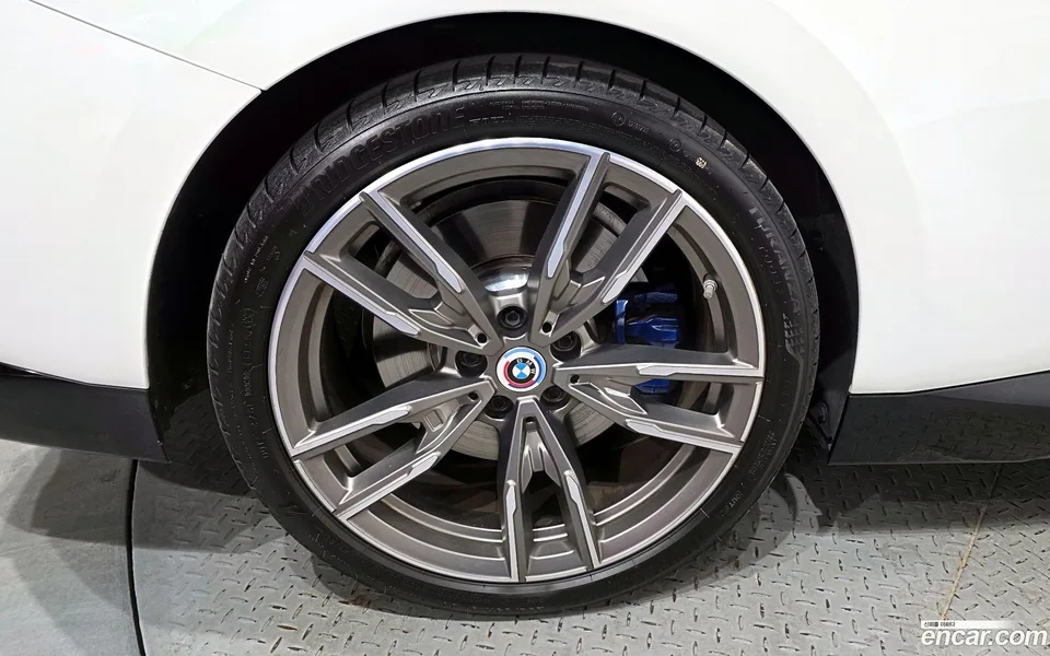 BMW 2 Series M240i xDrive 2023 — миниатюра 5