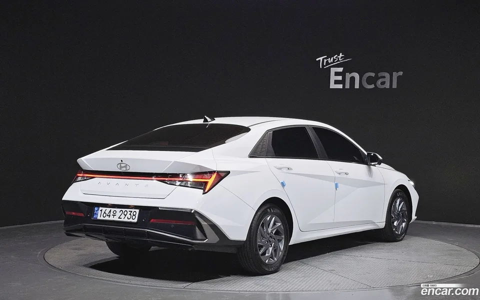 Hyundai Avante CN7 Hybrid 2025 — миниатюра 2