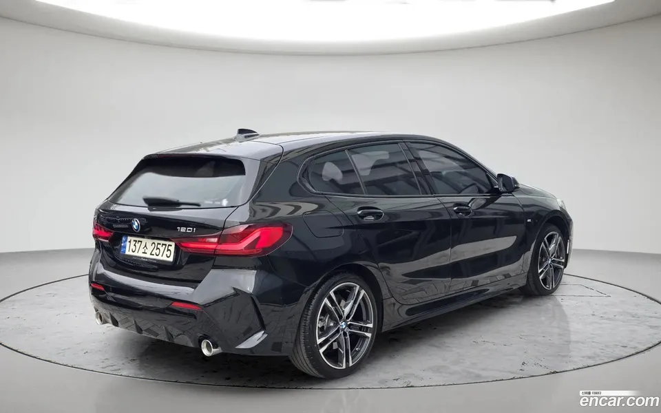 BMW 1 Series 120i M 2023 — миниатюра 2