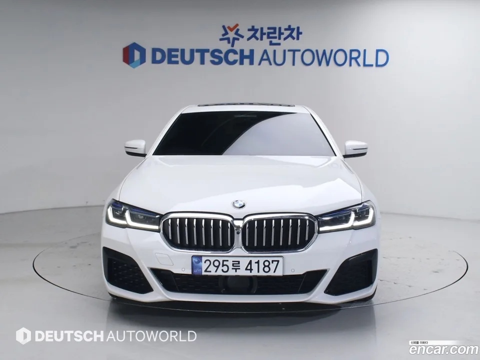 BMW 5 Series 530i M 2023 — фото 1, купить с доставкой в Москву