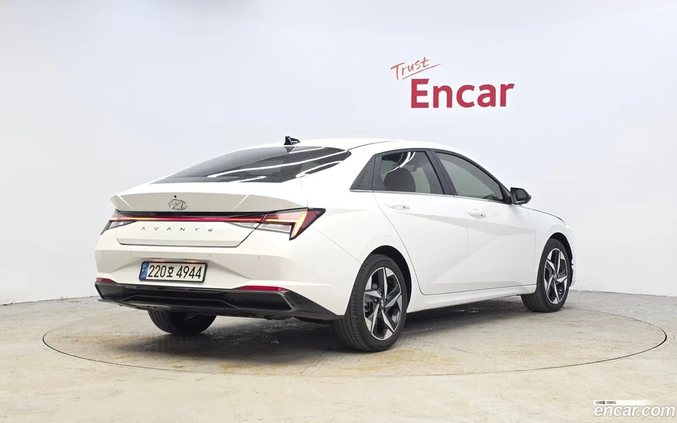 Hyundai Avante Hybrid 2023 — миниатюра 2
