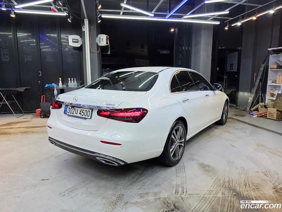 Mercedes-Benz E-Class E350 4MATIC 2022 — миниатюра 4