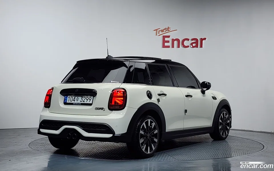 MINI Cooper S 5 2022 — миниатюра 2