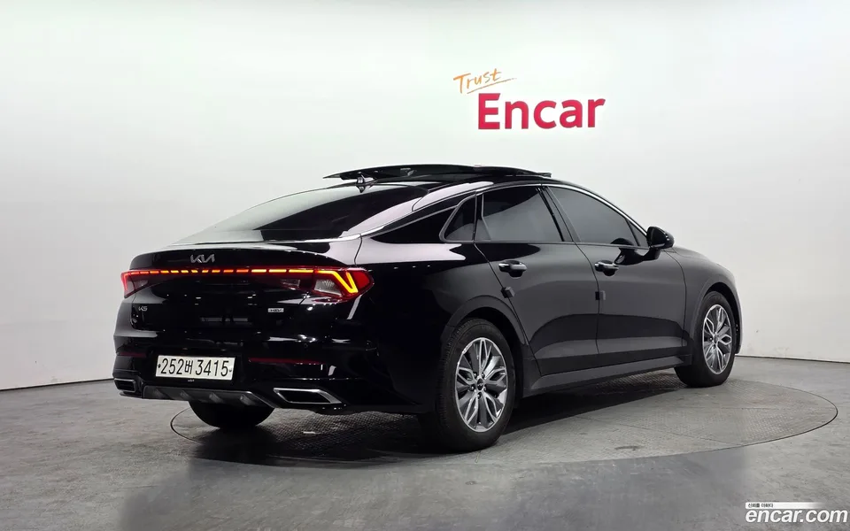 Kia K5 Hybrid 2023 — миниатюра 2