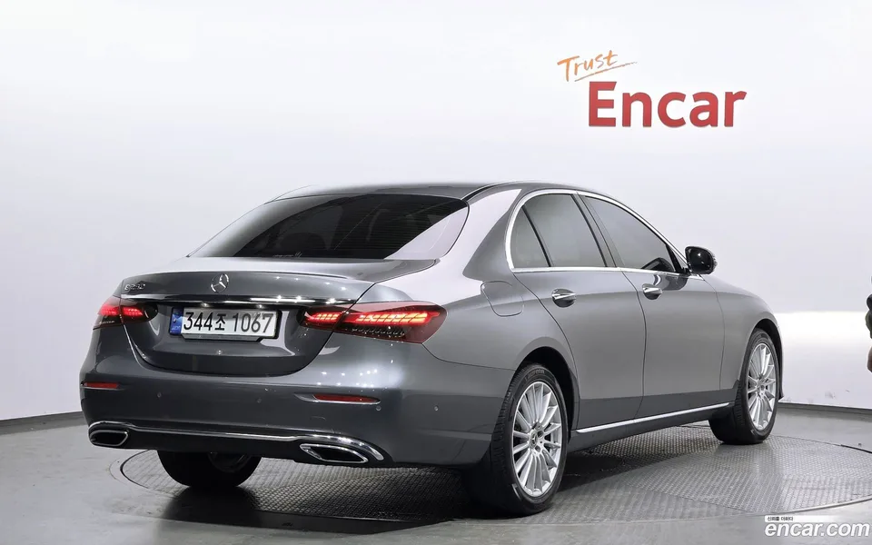 Mercedes-Benz E-Class E250 2022 — миниатюра 2