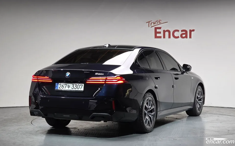BMW 5 Series 520i M 2024 — миниатюра 2