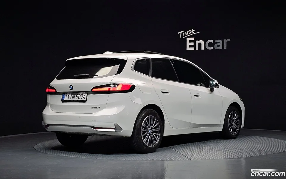 BMW 2 Series Active Tourer 220i 2023 — миниатюра 2