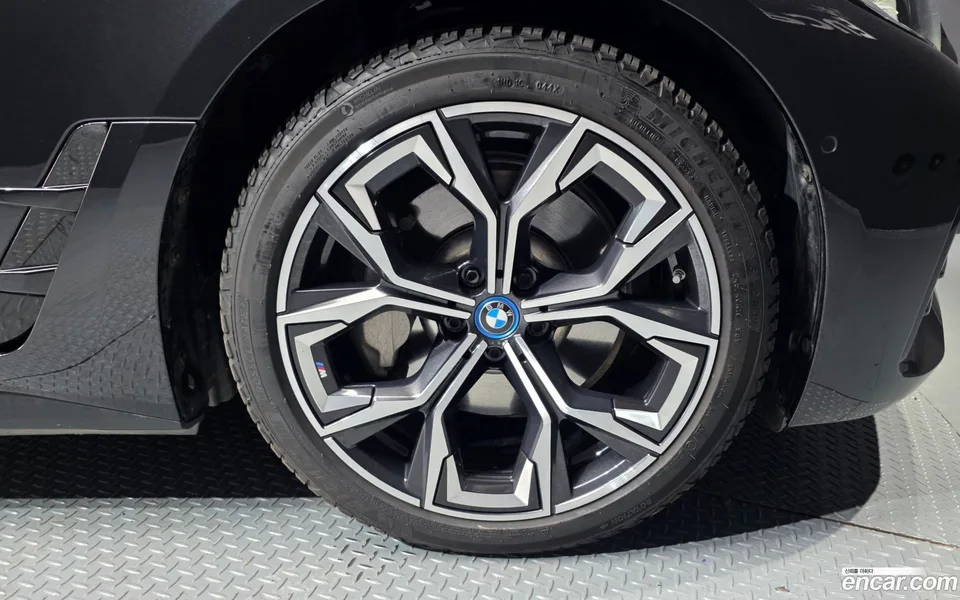 BMW i4 eDrive40 M 2022 — миниатюра 5