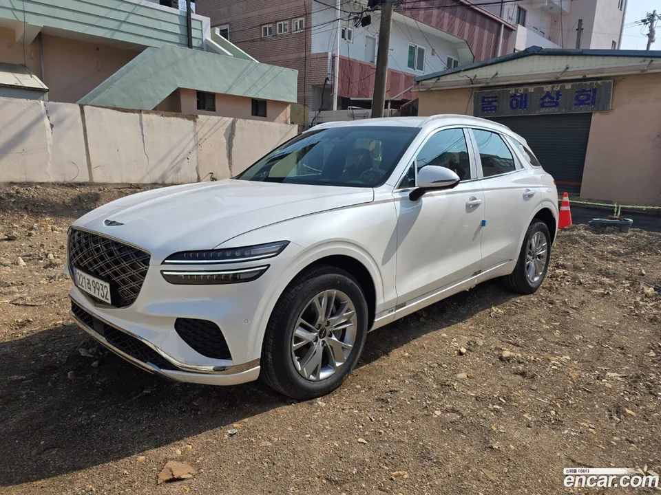 Genesis GV70 2.5T 2WD 2025 — фото 1, купить с доставкой в Москву