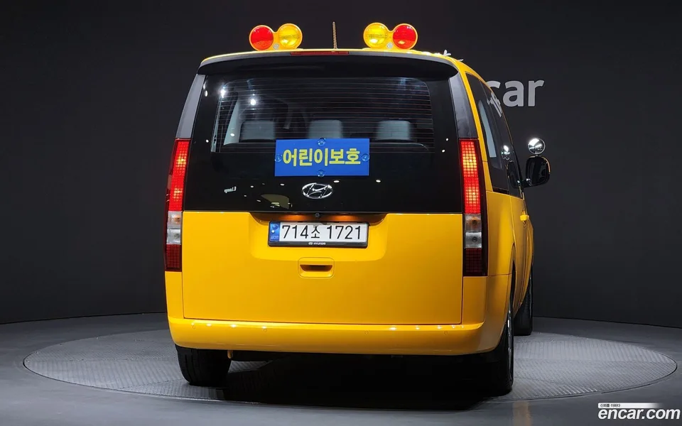 Hyundai Staria 2WD 2023 — миниатюра 4