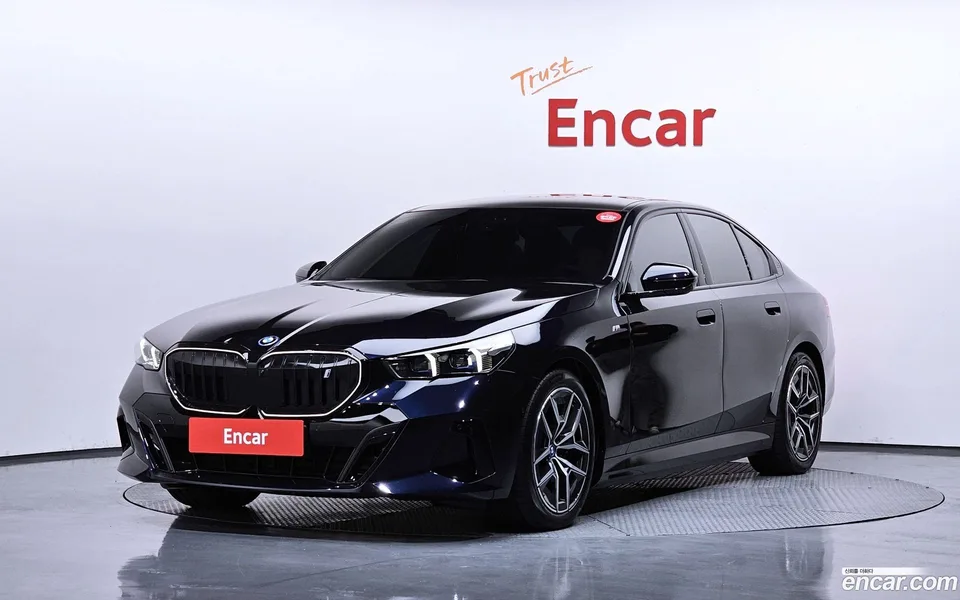 BMW i5 eDrive 40 M 2025 — фото 1, купить с доставкой в Москву